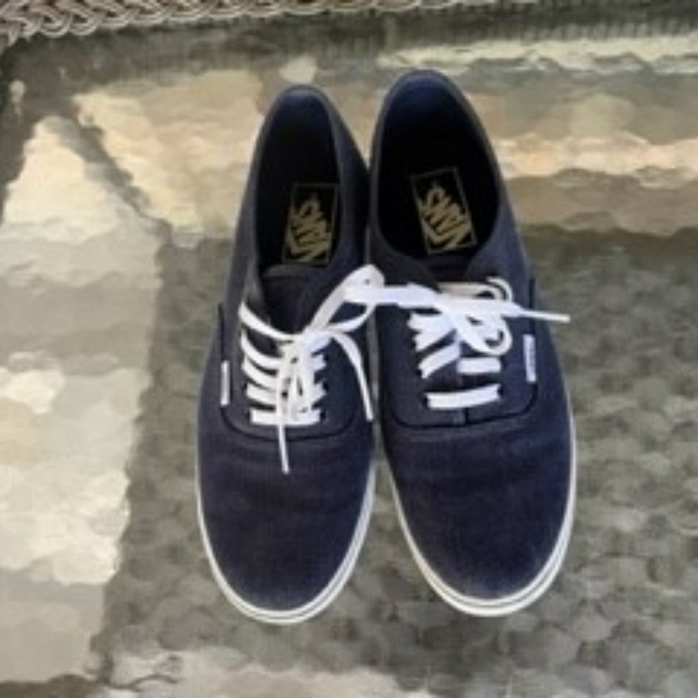 Vans Shoes Blue  size 7.5  never worn.